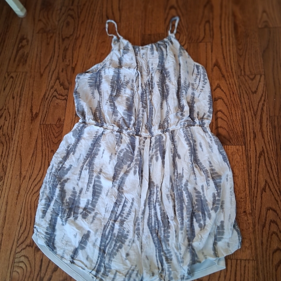 Rue21 Pants - Rue21 Gray and White Tie-Dye Romper size 3X 100% Rayon